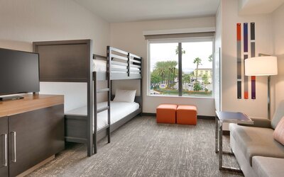 Hampton Inn  & Suites Anaheim Resort Convention Center