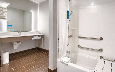 Hampton Inn  & Suites Anaheim Resort Convention Center