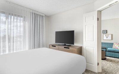 Suite, 1 Queen Bed with Sofa bed, Accessible (Mobility Tub One Bedroom)