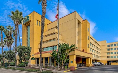 La Quinta Inn & Suites by Wyndham Anaheim