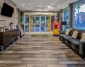 La Quinta Inn & Suites by Wyndham Anaheim
