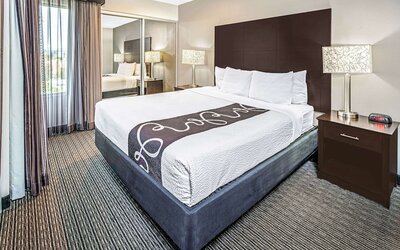 La Quinta Inn & Suites by Wyndham Anaheim