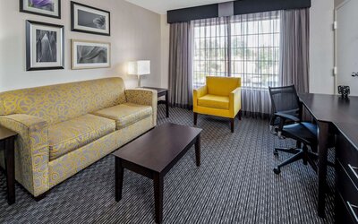La Quinta Inn & Suites by Wyndham Anaheim