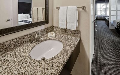 La Quinta Inn & Suites by Wyndham Anaheim
