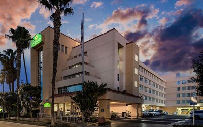La Quinta Inn & Suites by Wyndham Anaheim