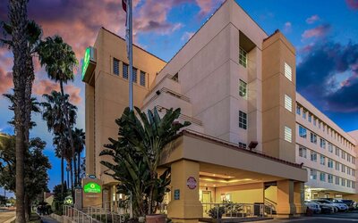 La Quinta Inn & Suites by Wyndham Anaheim