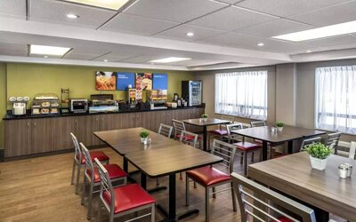 Comfort Inn Truro’s breakfast area has both standard and tall chairs, and a range of culinary options.