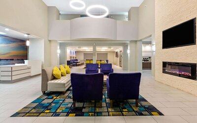 La Quinta Inn & Suites by Wyndham NE Long Beach/Cypress