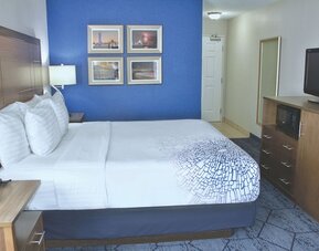 La Quinta Inn & Suites by Wyndham NE Long Beach/Cypress