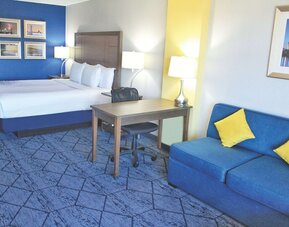 La Quinta Inn & Suites by Wyndham NE Long Beach/Cypress