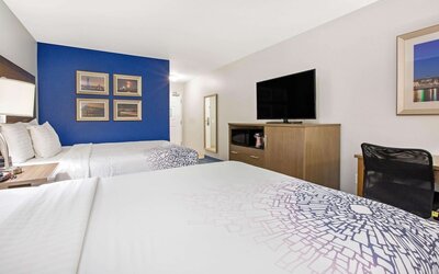 La Quinta Inn & Suites by Wyndham NE Long Beach/Cypress