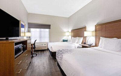 La Quinta Inn & Suites by Wyndham NE Long Beach/Cypress