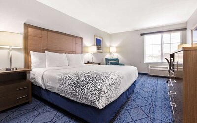 La Quinta Inn & Suites by Wyndham NE Long Beach/Cypress