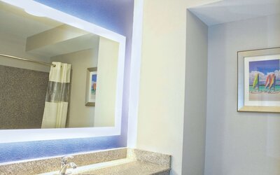 La Quinta Inn & Suites by Wyndham NE Long Beach/Cypress