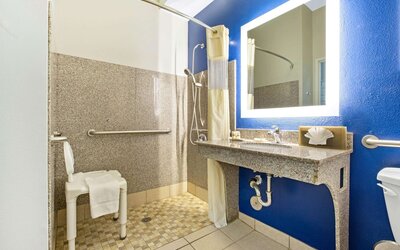 La Quinta Inn & Suites by Wyndham NE Long Beach/Cypress
