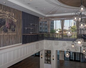 Knott's Hotel