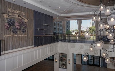 Knott's Hotel