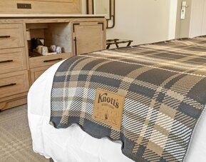Knott's Hotel