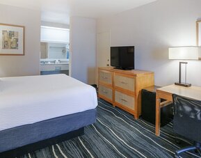 Ramada by Wyndham Costa Mesa/Newport Beach