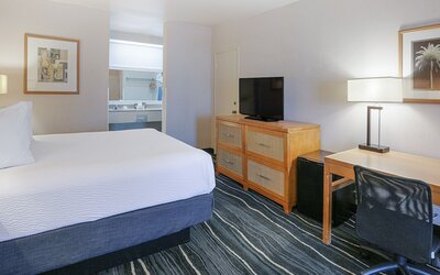 Ramada by Wyndham Costa Mesa/Newport Beach