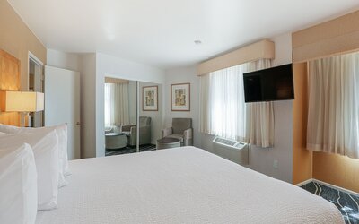 Ramada by Wyndham Costa Mesa/Newport Beach
