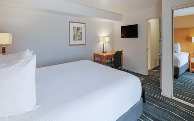 Ramada by Wyndham Costa Mesa/Newport Beach