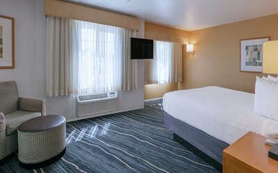 Ramada by Wyndham Costa Mesa/Newport Beach