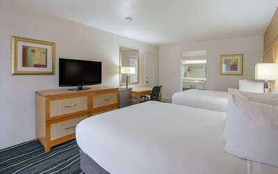 Ramada by Wyndham Costa Mesa/Newport Beach