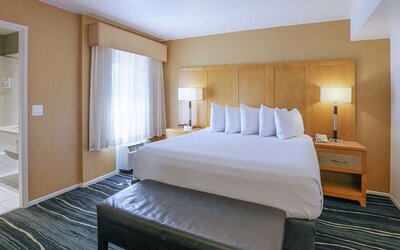 Ramada by Wyndham Costa Mesa/Newport Beach