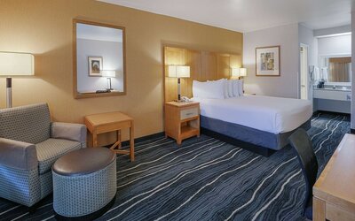 Ramada by Wyndham Costa Mesa/Newport Beach