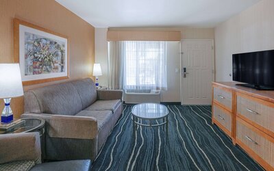 Ramada by Wyndham Costa Mesa/Newport Beach