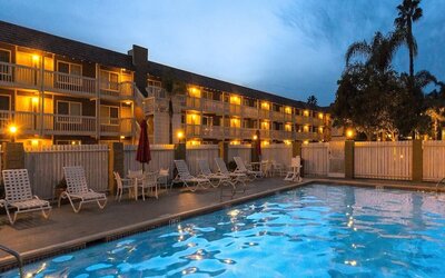 Ramada by Wyndham Costa Mesa/Newport Beach