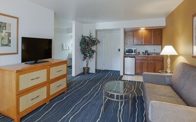 Ramada by Wyndham Costa Mesa/Newport Beach