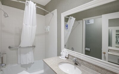 Ramada by Wyndham Costa Mesa/Newport Beach