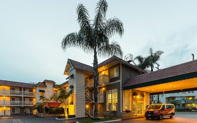 Ramada by Wyndham Costa Mesa/Newport Beach