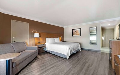 Best Western Plus Newport Mesa Inn