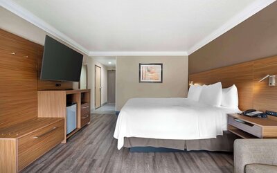 Best Western Plus Newport Mesa Inn