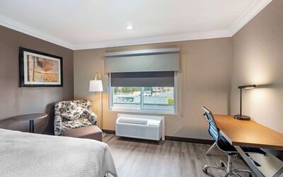 Best Western Plus Newport Mesa Inn