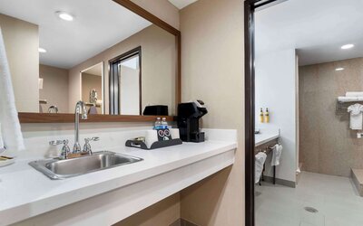 Best Western Plus Newport Mesa Inn