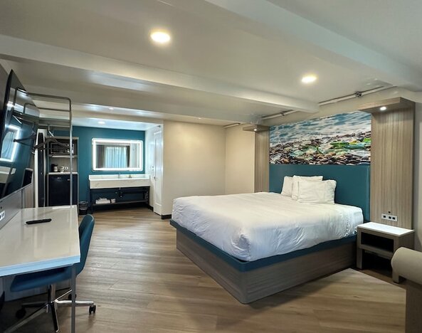 Costa Mesa Inn