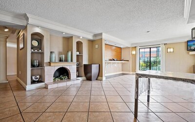 La Quinta Inn by Wyndham Costa Mesa / Newport Beach