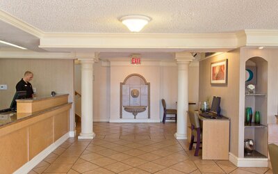 La Quinta Inn by Wyndham Costa Mesa / Newport Beach