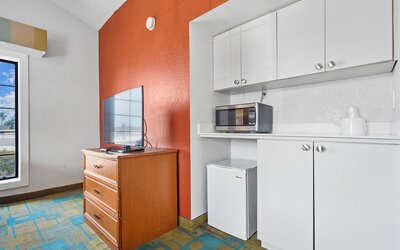 La Quinta Inn by Wyndham Costa Mesa / Newport Beach