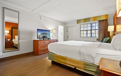 La Quinta Inn by Wyndham Costa Mesa / Newport Beach