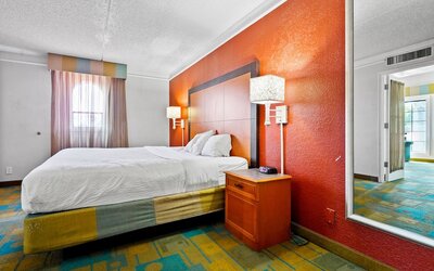 La Quinta Inn by Wyndham Costa Mesa / Newport Beach