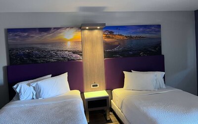 La Quinta Inn by Wyndham Costa Mesa / Newport Beach