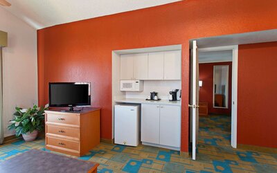 La Quinta Inn by Wyndham Costa Mesa / Newport Beach