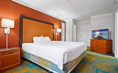 La Quinta Inn by Wyndham Costa Mesa / Newport Beach