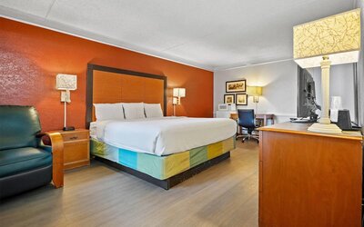 La Quinta Inn by Wyndham Costa Mesa / Newport Beach