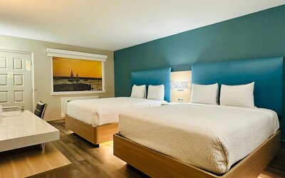 La Quinta Inn by Wyndham Costa Mesa / Newport Beach